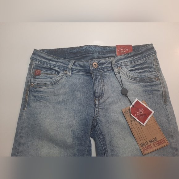 Foxy Stonewash Jeans - Picture 3 of 4